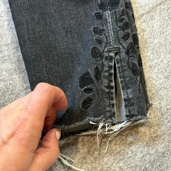 Levi's 711 Skinny  in Washed Black, Size 26. Great Leg Detail! - Picture 7 of 11